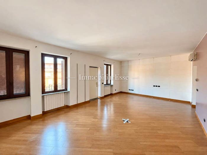 Appartamento quadrilocale in vendita in Via Novara, Figino, Milano