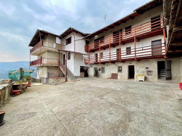 Casa con 6 locali in vendita in Vicolo Berchera, Pratiglione