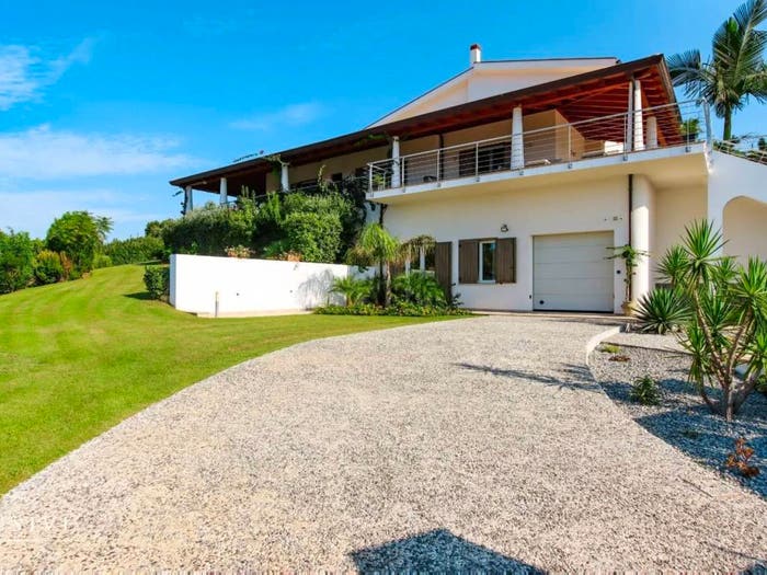 Casa con 6 locali in vendita in Via Pasonale Contartese snc, Centro, Furnari