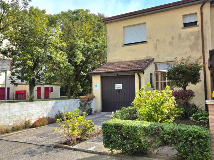 Casa con 5 locali in vendita in Via Marzabotto, Pontelagoscuro, Ferrara