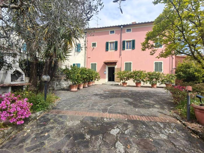 Casa con 6 locali in vendita in Centro, Lamporecchio