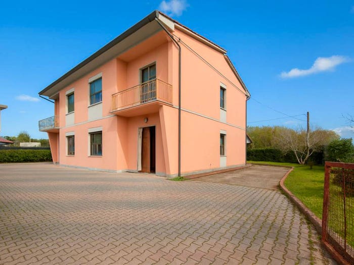 Casa con 6 locali in vendita in Centro, Bientina