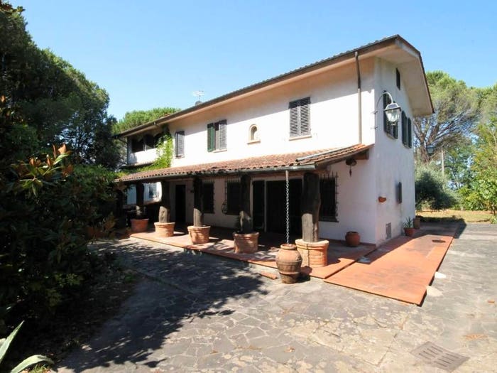 Casa con 6 locali in vendita in Via del Molinetto, Montecarlo