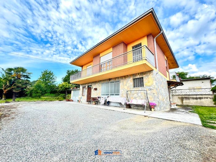 Casa quadrilocale in vendita in Via Santo Stefano, Santo Stefano Canetto, Montegrosso d'Asti