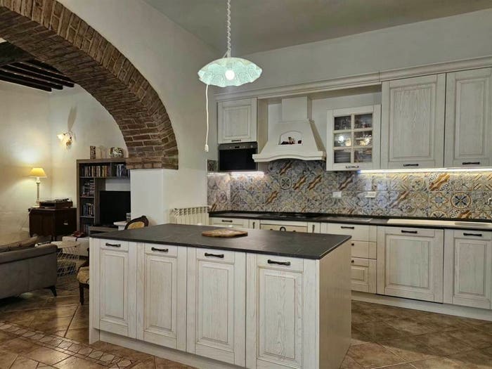 Appartamento con 6 locali in vendita in Campiglia Marittima