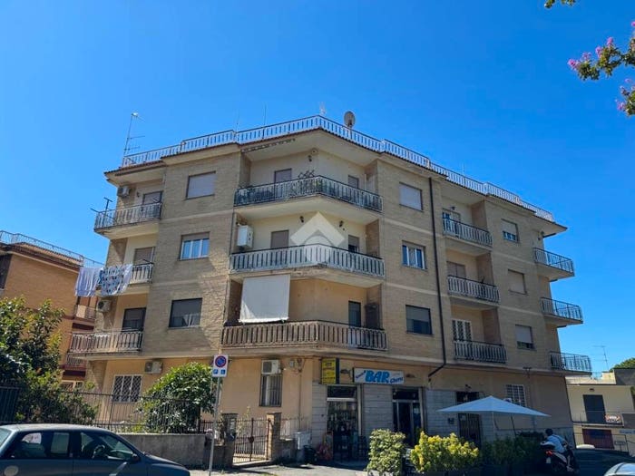 Appartamento trilocale in vendita in Via Edmondo de Amicis, Centro, Genzano di Roma