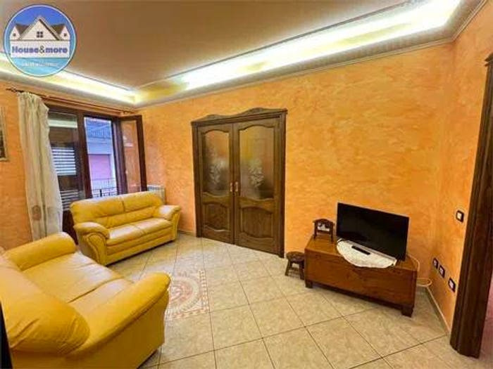Appartamento con 5 locali in vendita in Cinquefrondi