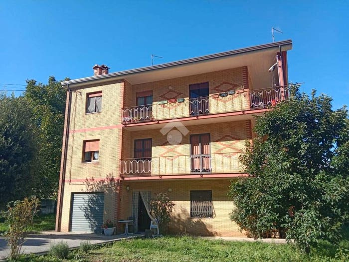 Casa con 6 locali in vendita in VIA DANTE ALIGHIERI, Volturara Irpina