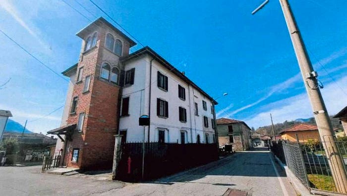Appartamento con 6 locali in vendita in Via taverna, CugliateFabiasco