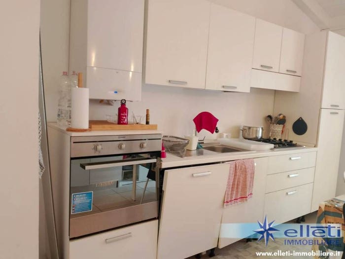 Appartamento con 6 locali in vendita in Marina di Massa Centro, Massa