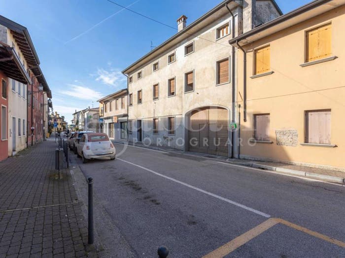 Casa con 6 locali in vendita in Via Vittorio Emanuele, Centro, Teglio Veneto