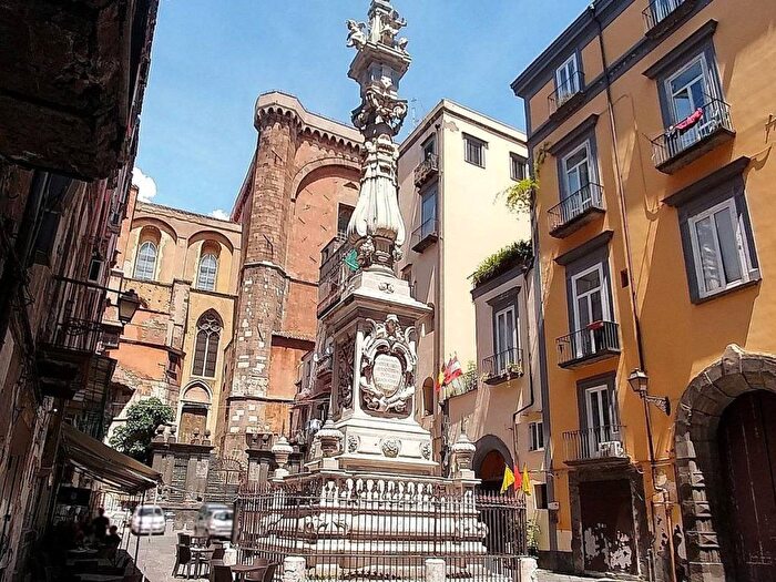 Appartamento bilocale in vendita in piazza a sisto riario sforza, Tribunali, Napoli