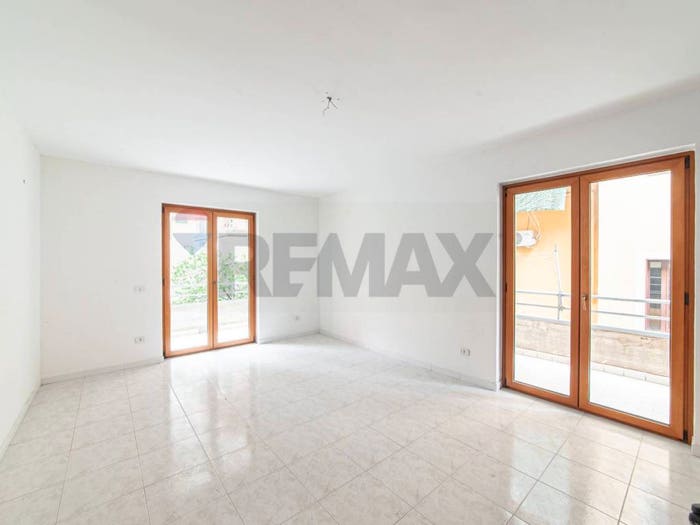 Appartamento con 6 locali in vendita in Via Alfonso e Gaetano Botta, Siano