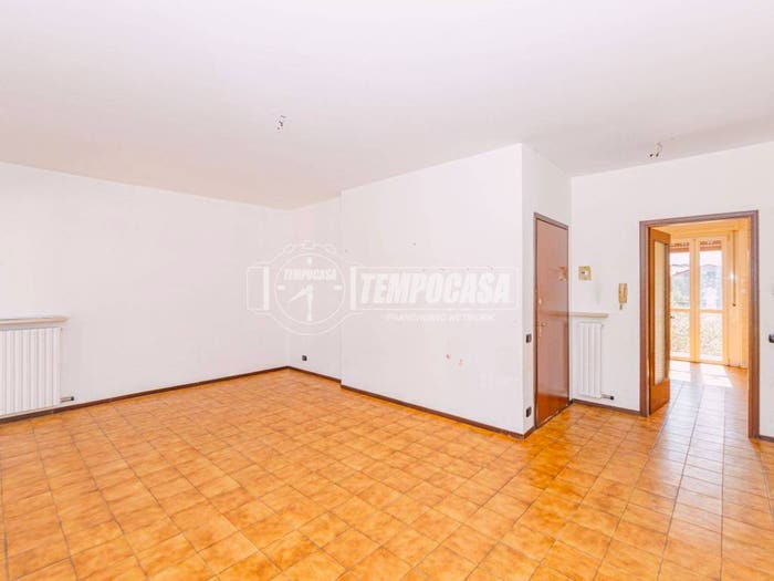 Appartamento trilocale in vendita in Via Carlo Pizzarelli, Centro, Cilavegna