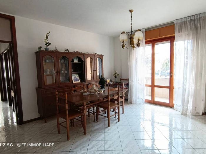 Appartamento con 5 locali in vendita in Via Cristoforo Colombo, Centro, Loro Piceno