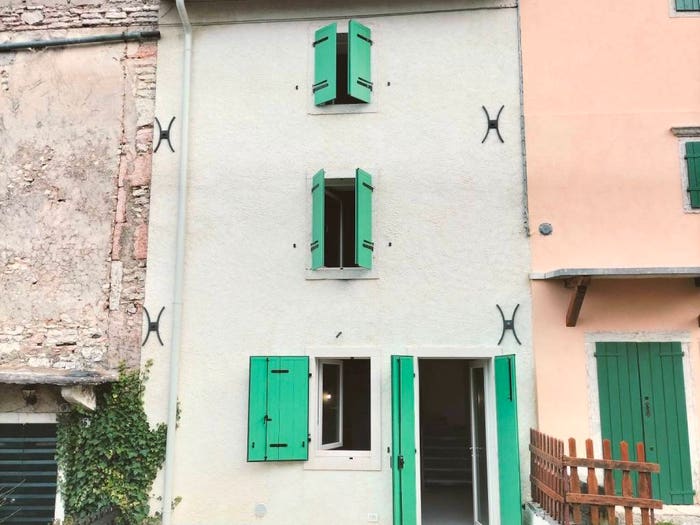 Casa quadrilocale in vendita in Contrada Resti, Centro, Erbezzo