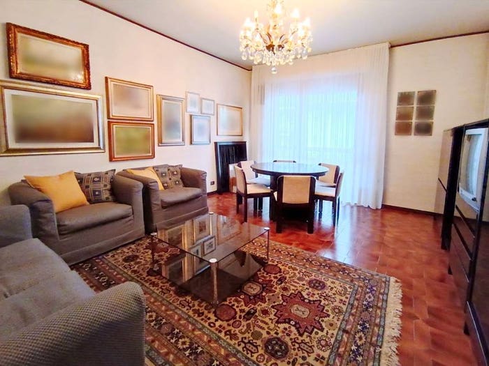 Appartamento quadrilocale in vendita in Via Carlo Cattaneo, Sciarè, Gallarate