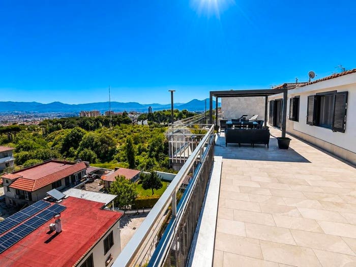 Casa con 6 locali in vendita in Via Antonio Cinque, Chiaiano, Napoli