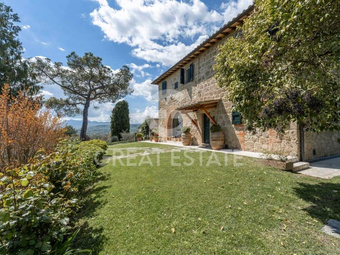 Casa con 6 locali in vendita in Chiusi