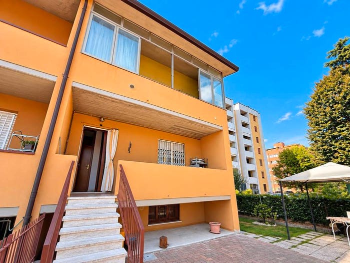 Casa con 6 locali in vendita in Via Roberto Gherardi, Zolino, Imola