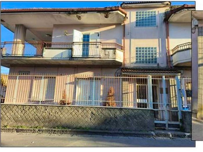 Appartamento con 6 locali in vendita in Via dei fiori mugnano di napoli na italia, Centro, Mugnano di Napoli