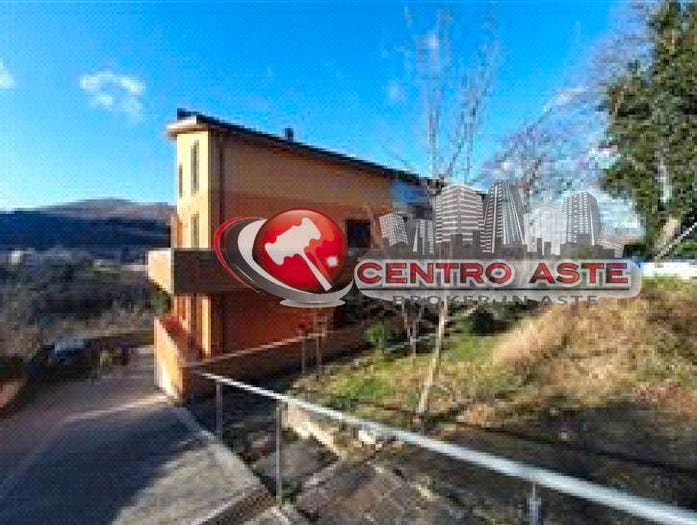 Appartamento con 5 locali in vendita in Via Don Minzoni A Cagli PU, Centro, Cagli