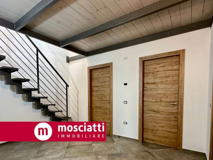 Appartamento con 6 locali in vendita in Frazione Collina, Castelraimondo
