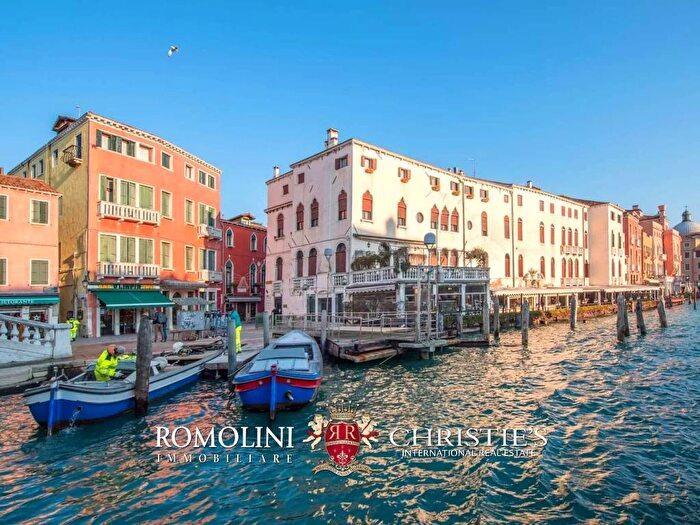 Appartamento con 6 locali in vendita in San Polo, Venezia