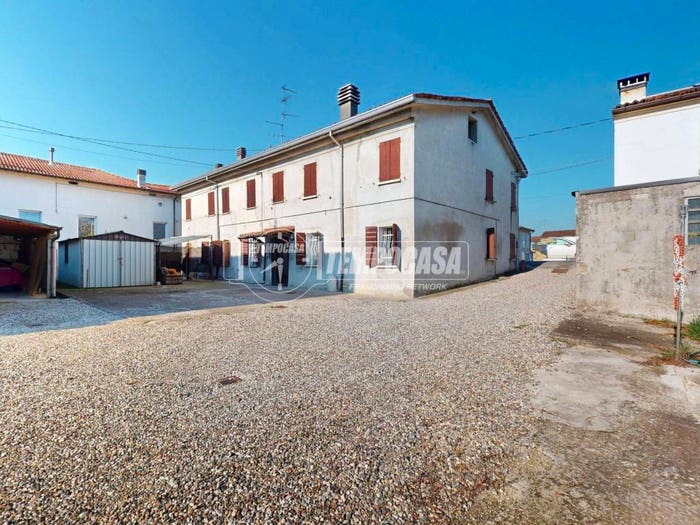 Casa con 6 locali in vendita in Via Guastalla, Brugneto, Reggiolo