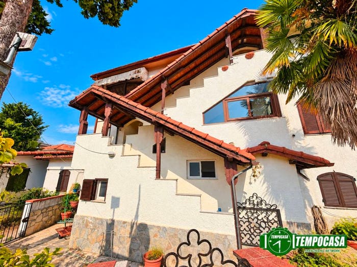 Casa con 6 locali in vendita in Via Tommaso Littardi, Porto Maurizio, Imperia