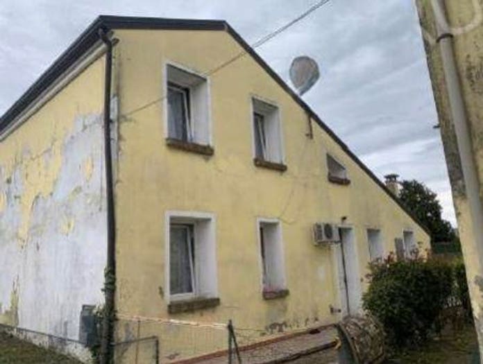 Casa trilocale in vendita in Via Giacomo Leopardi, Menà, Castagnaro
