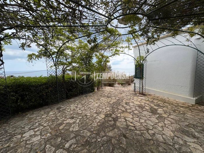 Casa con 6 locali in vendita in Via Umberto Cagni, Marina Di Andrano, Andrano