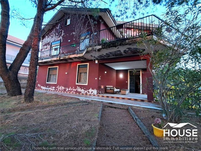 Casa con 6 locali in vendita in Paternò