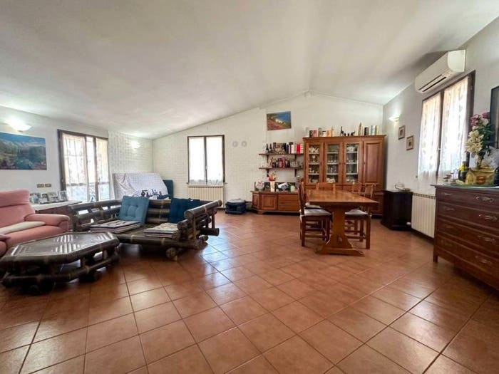 Casa con 6 locali in vendita in Parco Urbano Piscina, Forlì