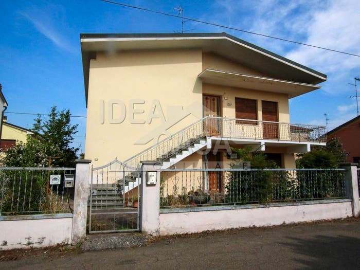 Casa con 6 locali in vendita in Via Giuseppe Verdi, Centro, Novi di Modena