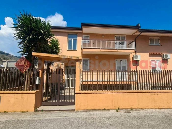 Casa con 5 locali in vendita in Via Avv Raffaele Lanzara snc, Castel San Giorgio