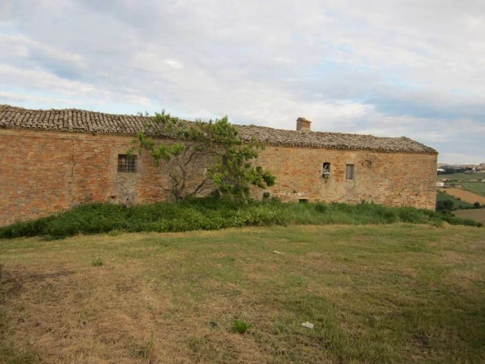 Casa con 6 locali in vendita in Contrada Vallasciano, Fermo