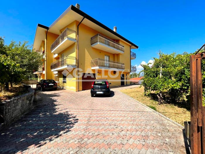 Casa con 6 locali in vendita in Via Linze loc Scavello, San Bartolo, Mendicino