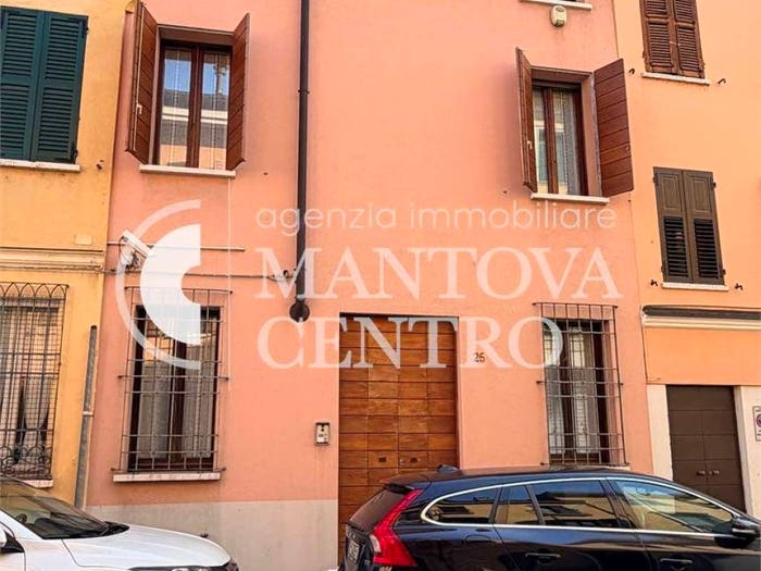 Casa con 6 locali in vendita in Centro, Mantova