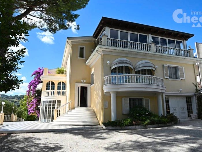 Casa con 6 locali in vendita in Via del Querceto, Campli