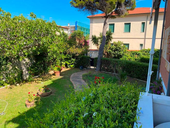 Appartamento con 6 locali in vendita in Via della Meloria, Antignano Banditella, Livorno