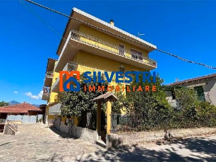 Appartamento trilocale in vendita in Via Vardaro, San Leucio del Sannio