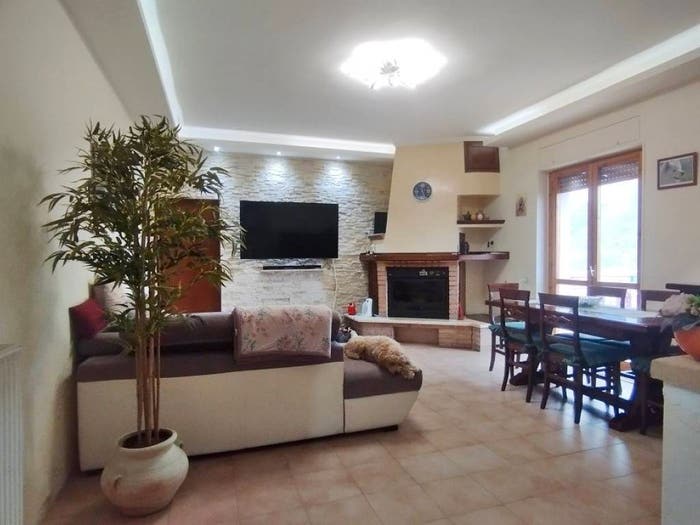 Appartamento con 6 locali in vendita in Via Aldo Moro, Centro, Arcinazzo Romano