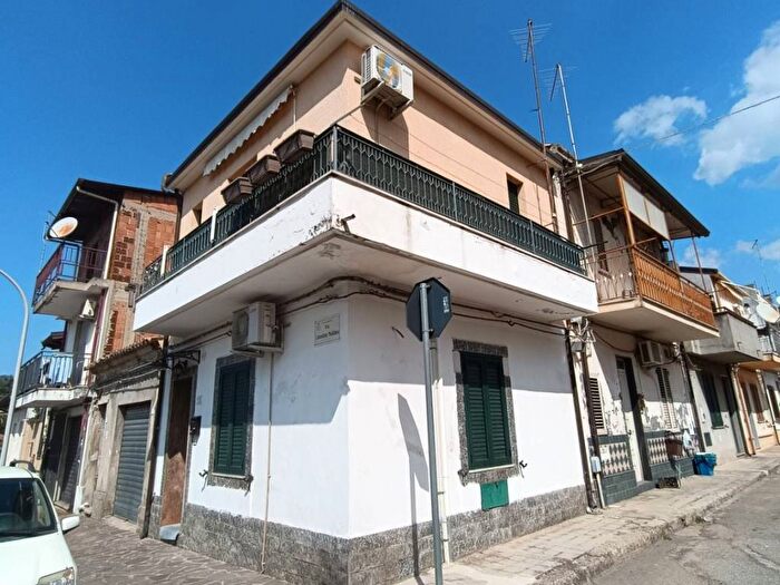 Casa bilocale in vendita in Via Comandante Maddalena, Centro, Taurianova