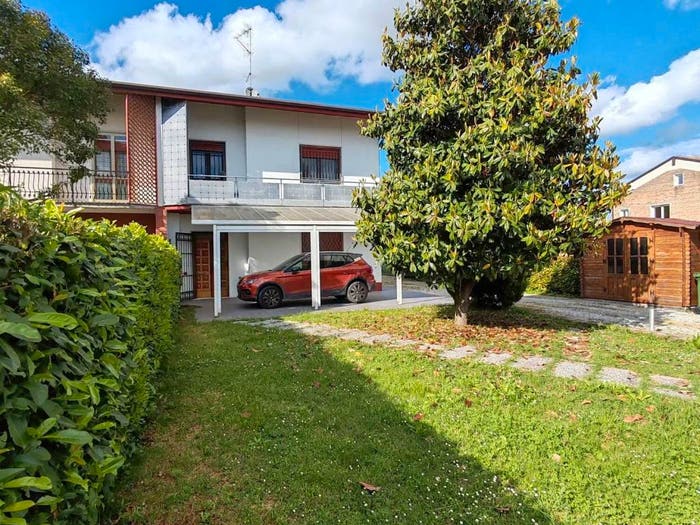 Casa con 6 locali in vendita in Via Ex Dogana, Frazioni Nord, Cento
