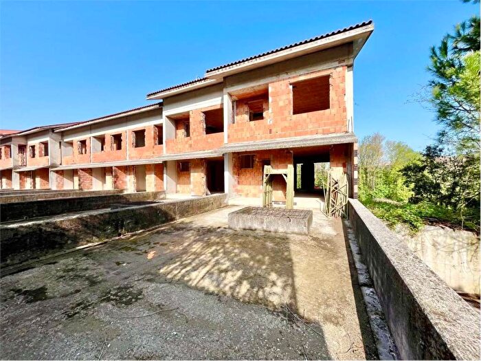Casa con 5 locali in vendita in via xxv aprile, Centro, Barzanò
