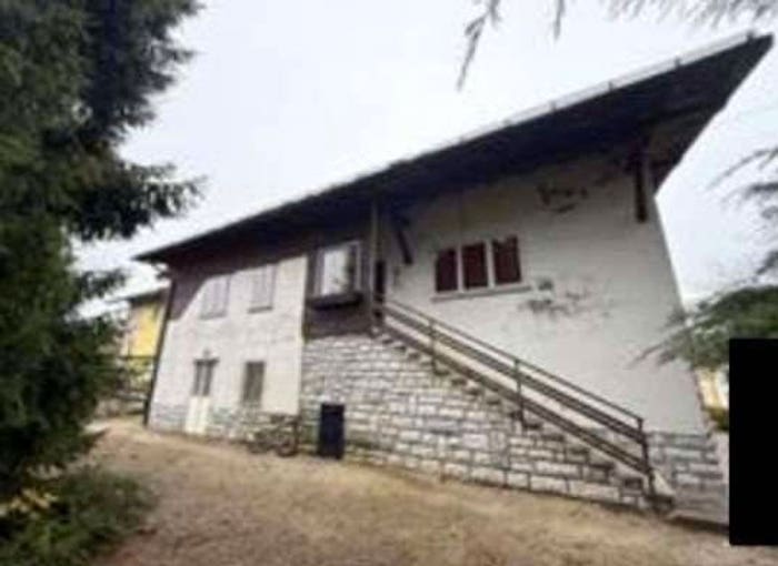 Casa con 6 locali in vendita in Frazione Chiesa Viale Dolomiti, Chiesa, Lavarone