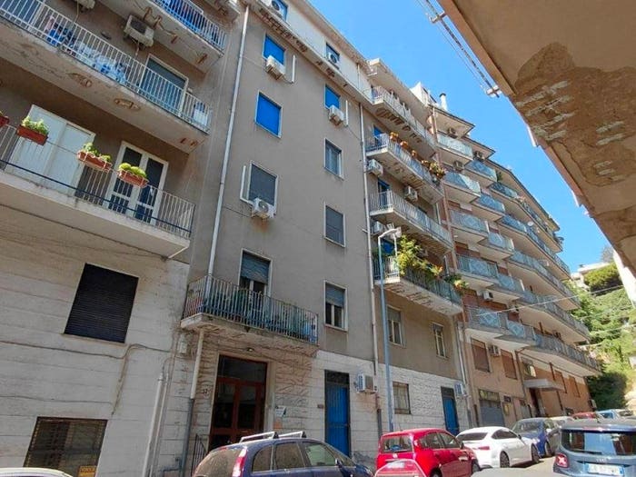 Appartamento trilocale in vendita in Via Pippo Romeo, Tirone, Messina