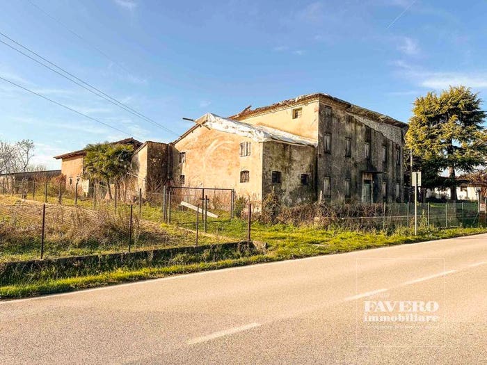 Casa con 6 locali in vendita in Via Papa Giovanni XXIII, Centro, Camponogara