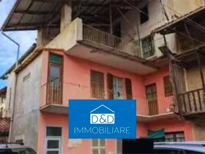 Casa con 5 locali in vendita in Via Castellazzo, Centro, Piverone